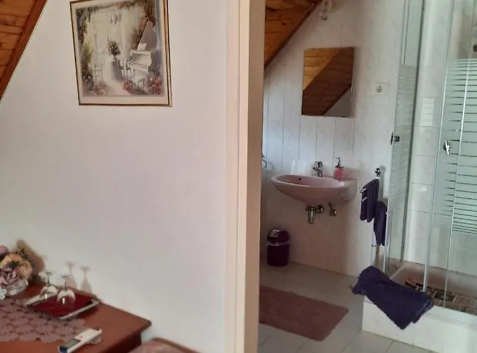 Anna Vendeghaz Kwatera prywatna