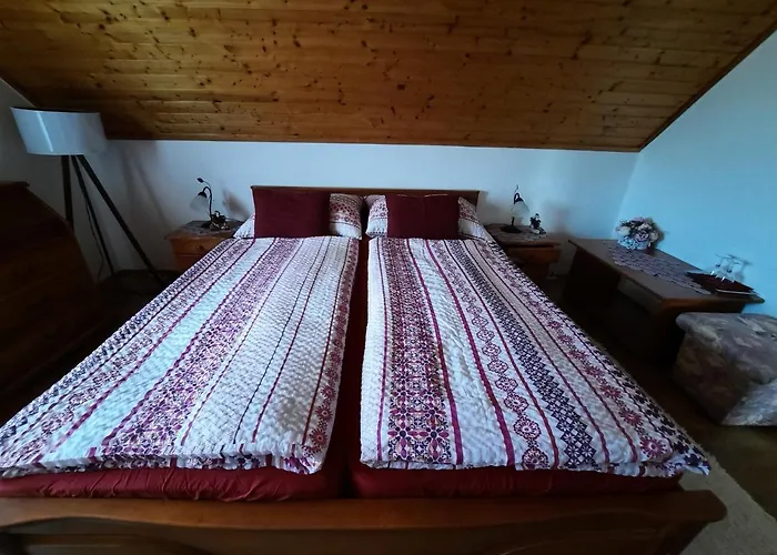 Anna Vendeghaz Kwatera prywatna *